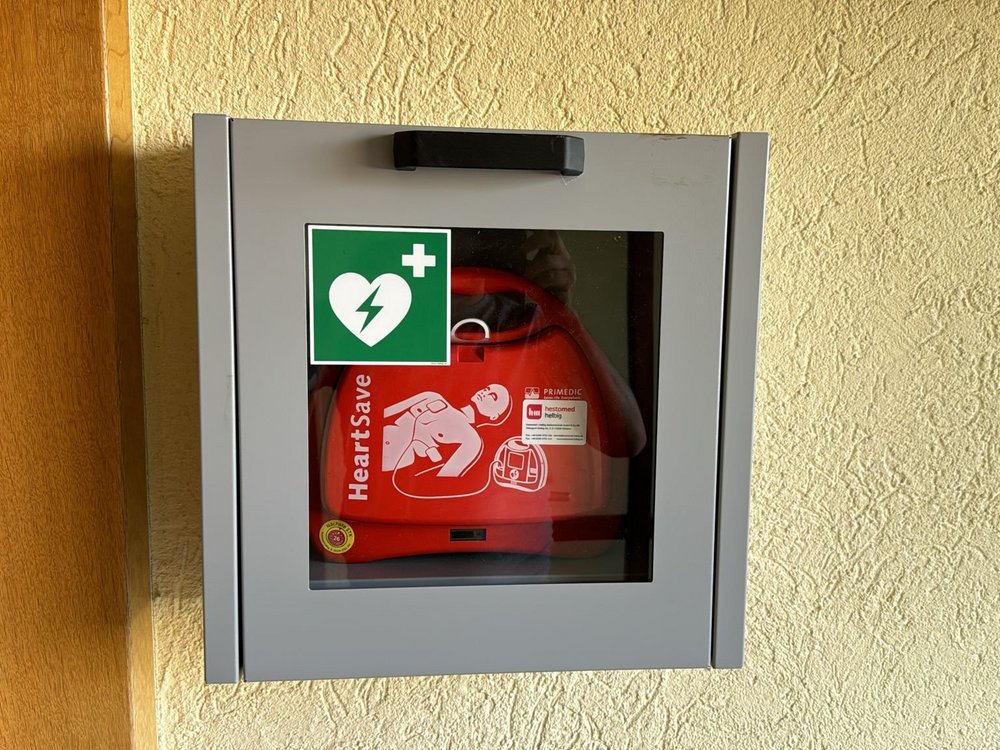 Defibrillator in Bronnacker